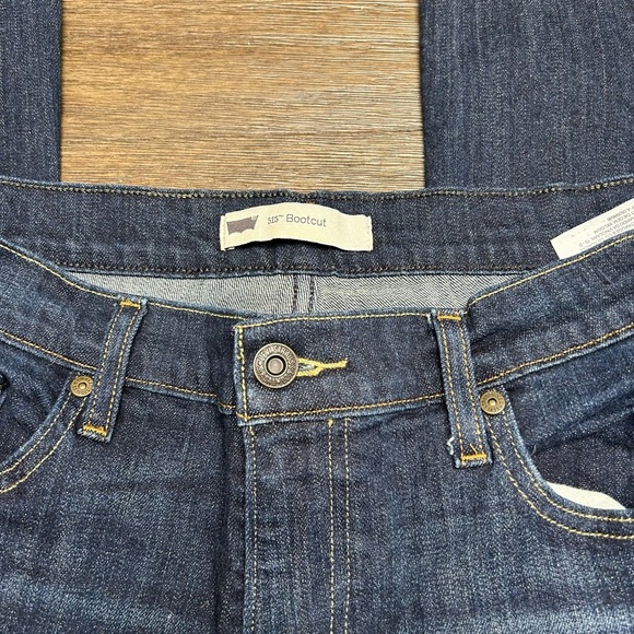 Levi's Dark Blue Bootleg Denim with stone wash Size 12 medium / 31 inch waist - Picture 5 of 8